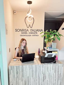 Slider image (2) Sonrisa Italiana - Dental Clinic Colombia